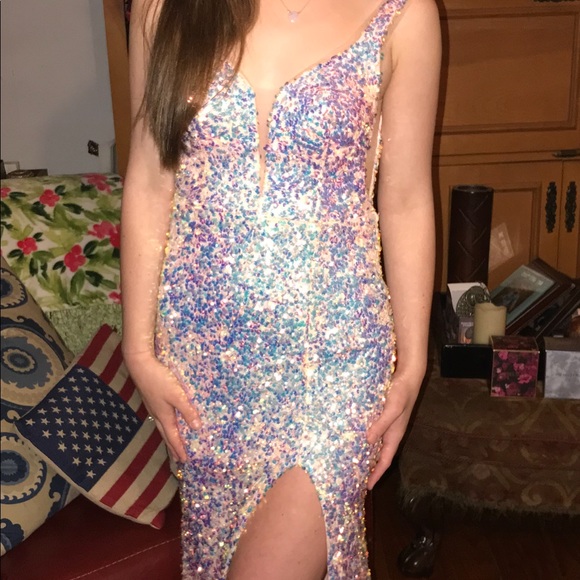 A gorgeous gown. With all over iridescent sequins. A must have for dances/balls - Picture 5 of 15